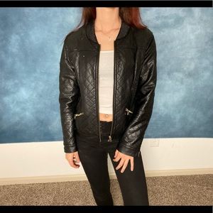 Faux leather black jacket with leopard print 💫